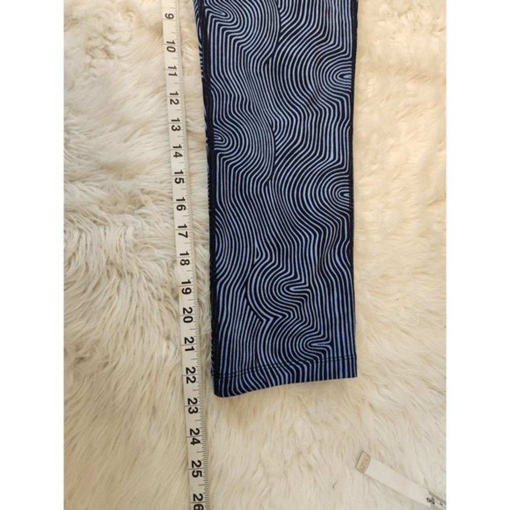 Nike Dri Fit Women's‎ Blue Printed Stretch Mid Rise Cropped Leggings Size M - Picture 6 of 6